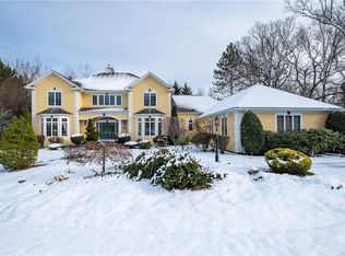 22 Fair Oaks Dr, Lincoln, RI 02865