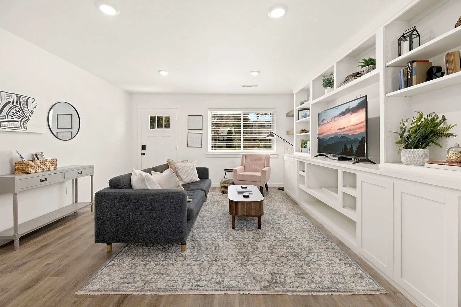 2 bed, 1.0 bath, 990 sqft, $4,017 — Photo 1