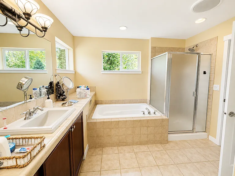 220 246th Ct NE — Photo 9