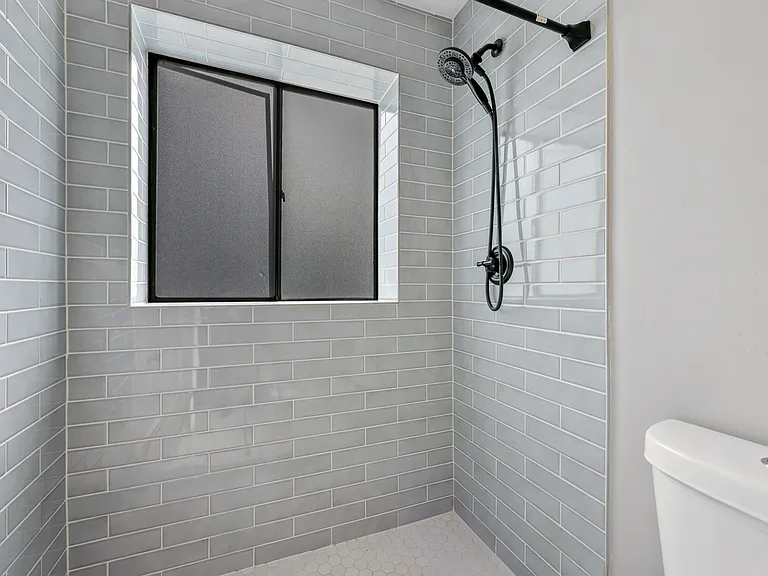 Clermont Apartments — Photo 11