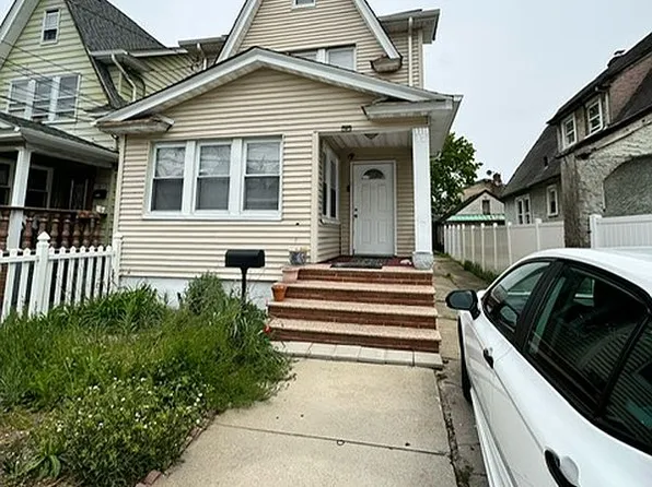 118-17 197th St #1, Saint Albans, NY 11412
