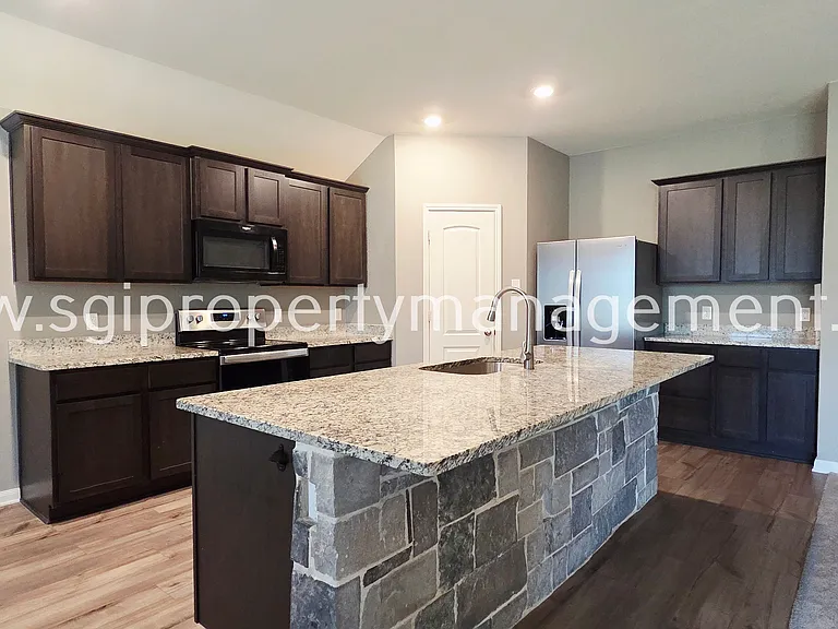 942 Primrose Dr — Photo 5