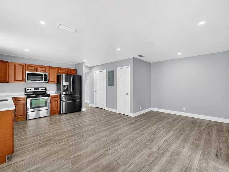5424 SW 44th Ter — Photo 15