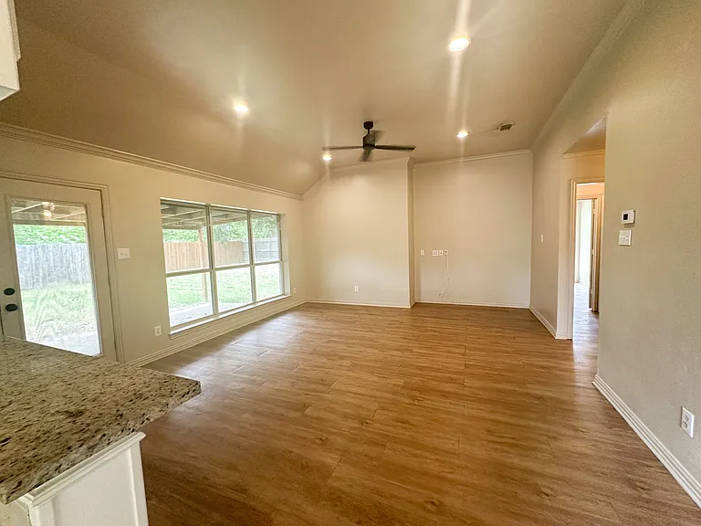103 N Point Dr — Photo 5