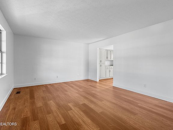 3rd image of 317 Indian Mound Cir