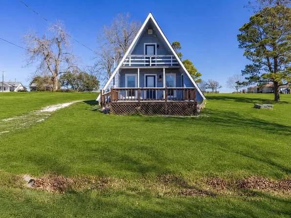 221 Crestmont St, Pointblank, TX 77364