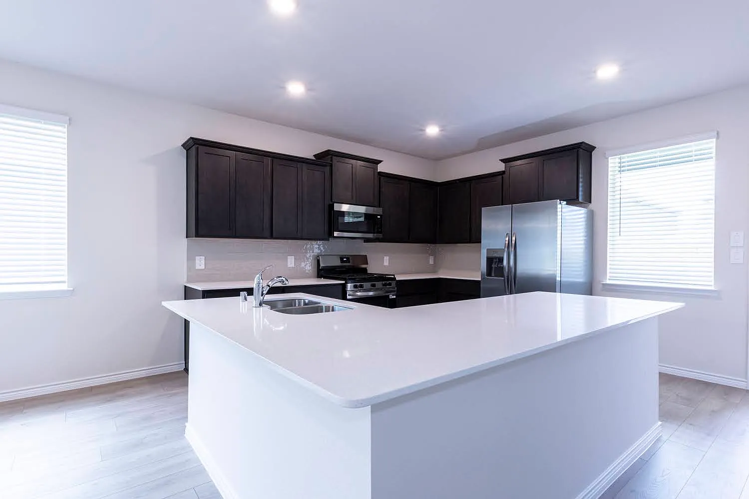 4 bed, 2833 sqft, $3,285 — Photo 3