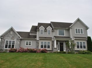 102 E Greenbriar Dr, Jacobus, PA 17407