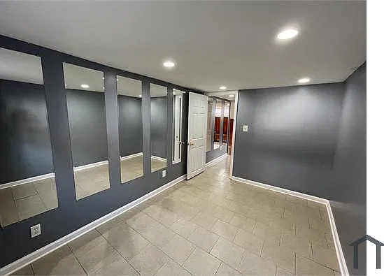 2545 S Bellford St — Photo 44