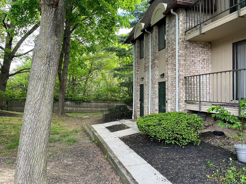 732 Putnam Blvd #A