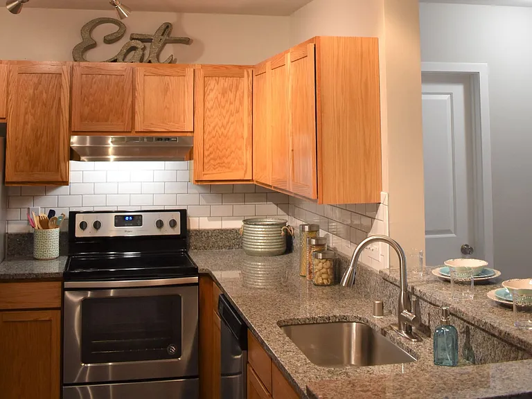 Riverwalk Apartments — Photo 12