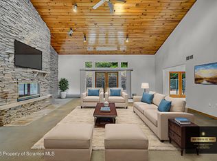 176 W Mountain Rd, Olyphant, PA 18447