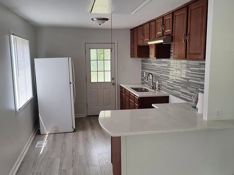 2230 Vanderburg St — Photo 5