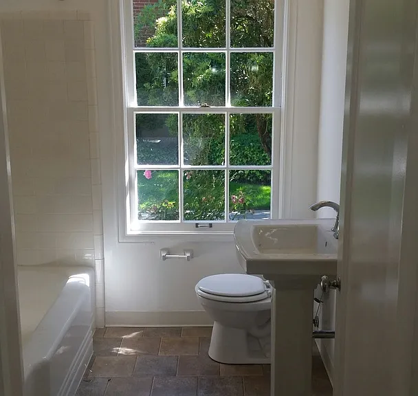 Broadmoor Manor — Photo 40