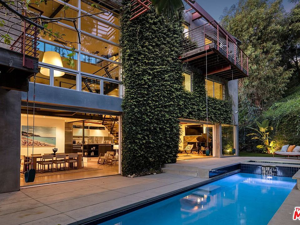 1st image of 562 Stassi Ln