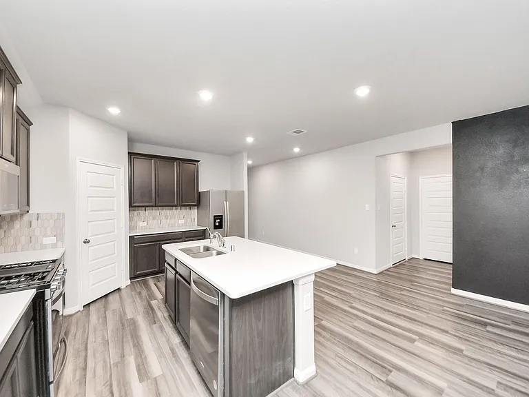 518 Ellwood Terrace Ln — Photo 8