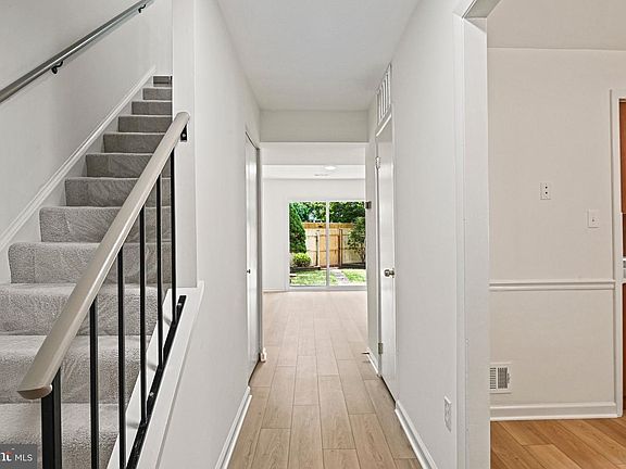 4th image of 1005 Saber Ln