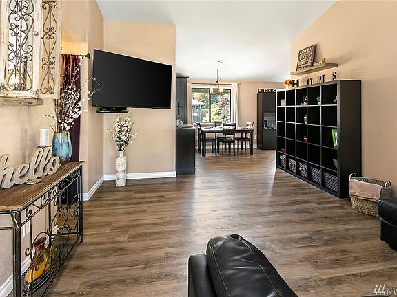 3rd image of 417 SE Orchard Dr