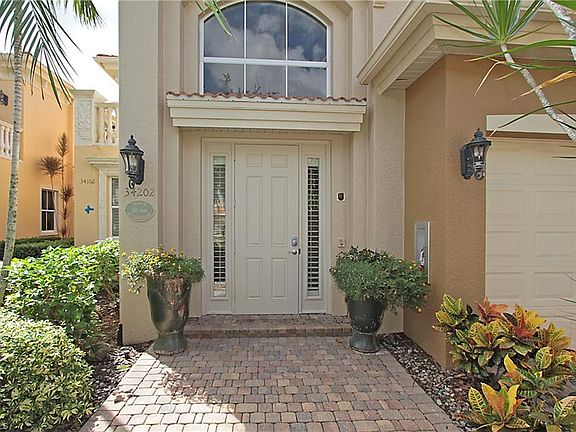4th image of 521 Avellino Isles Cir APT 34202