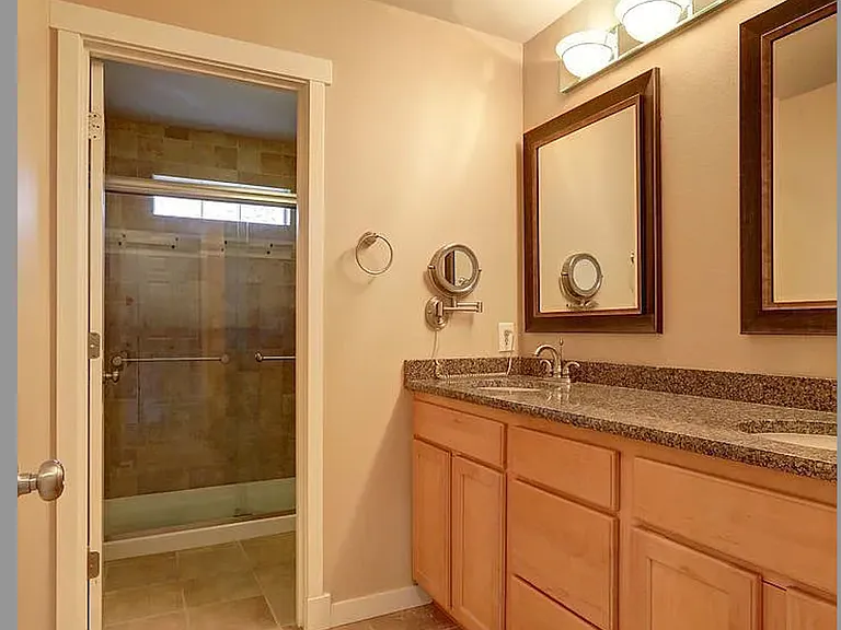 1601 NE Katsura St #203 — Photo 7
