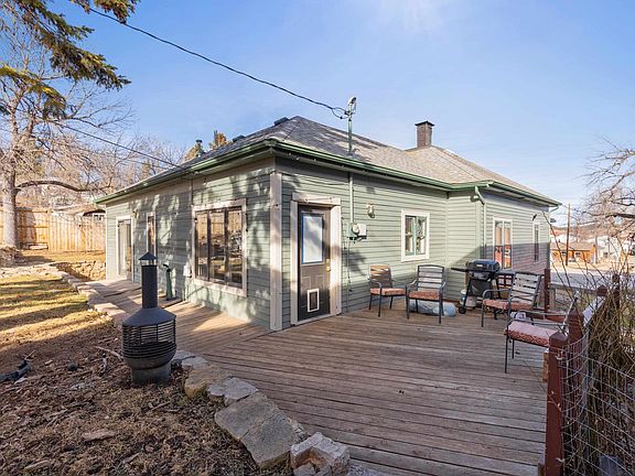 3rd image of 1117 Custer St