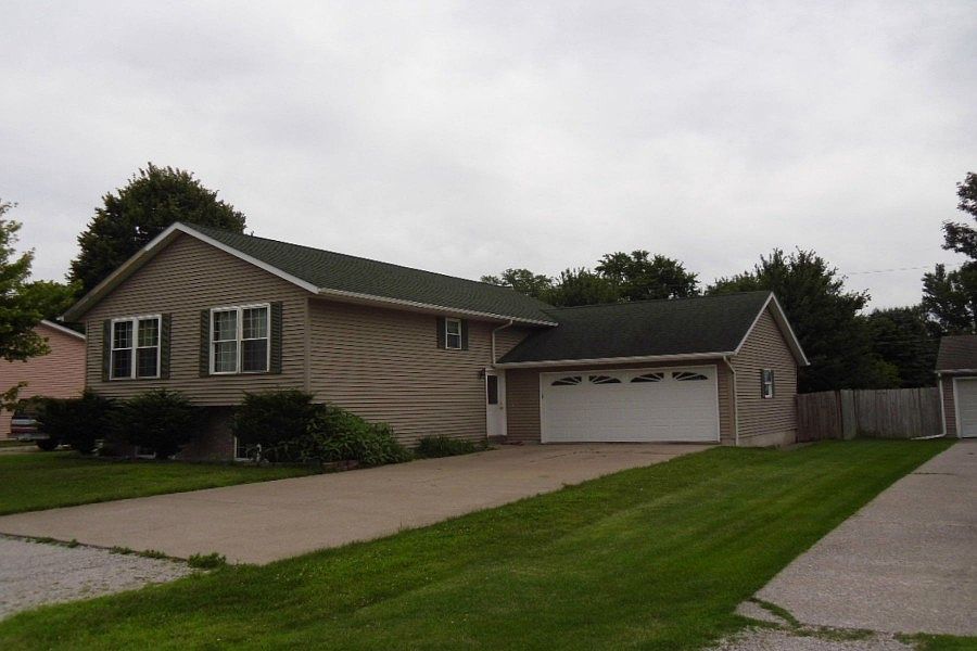 2nd image of 215 Parkway Dr