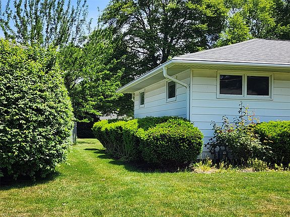 4th image of 835 Burkhart Ave