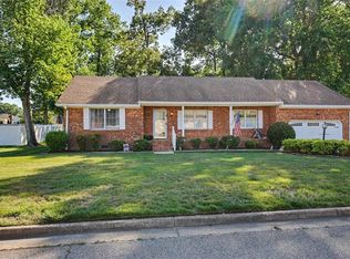 637 Reasor Dr, Virginia Beach, VA 23464