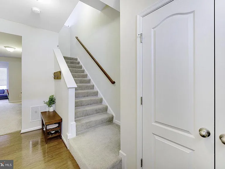 242 Schramm Loop — Photo 3