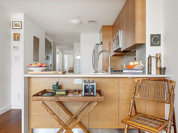 5th image of 330 Bleecker St APT 4A