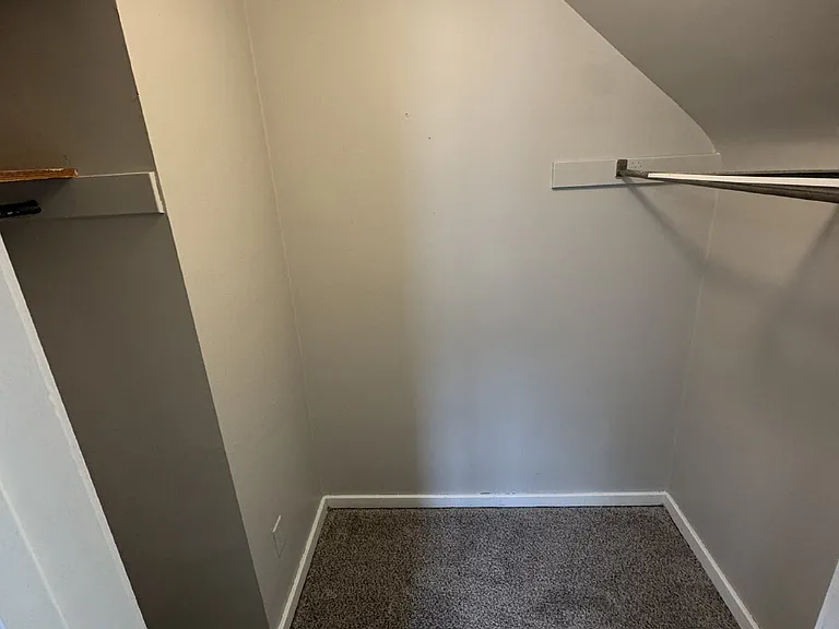 936 Owen St — Photo 13