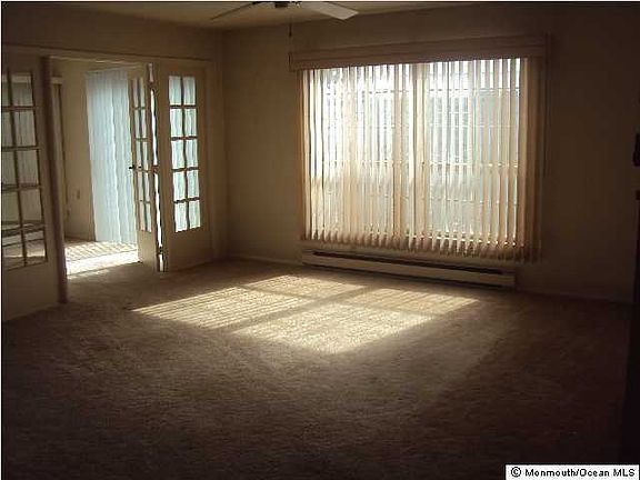 4th image of 548 Norwich Court #B