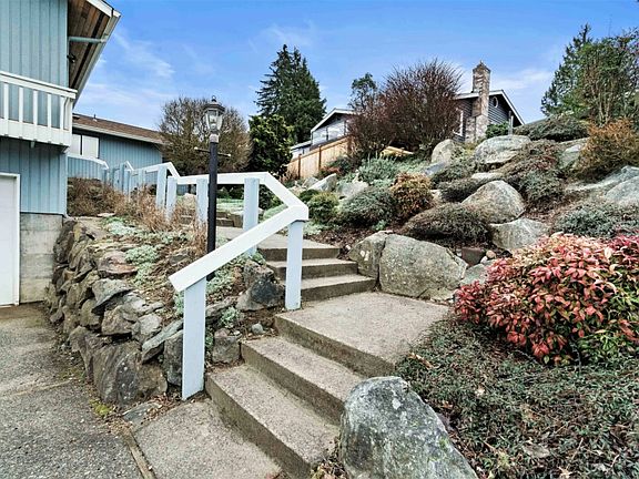 3rd image of 1929 Dumas Cir NE