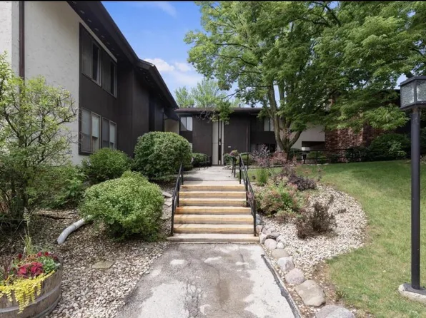 2430 W Good Hope ROAD #44, Glendale, WI 53209