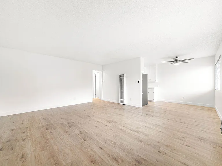 5330 Corteen Pl — Photo 5