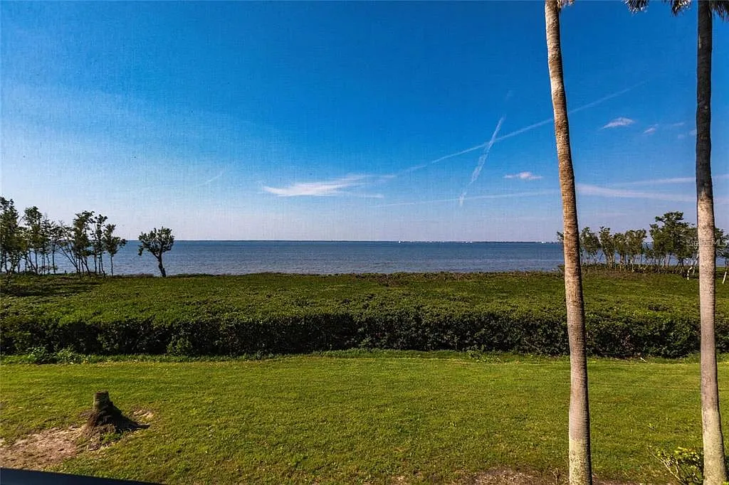 3 bed, 2.5 bath, 2338 sqft, $2,700 — Photo 4