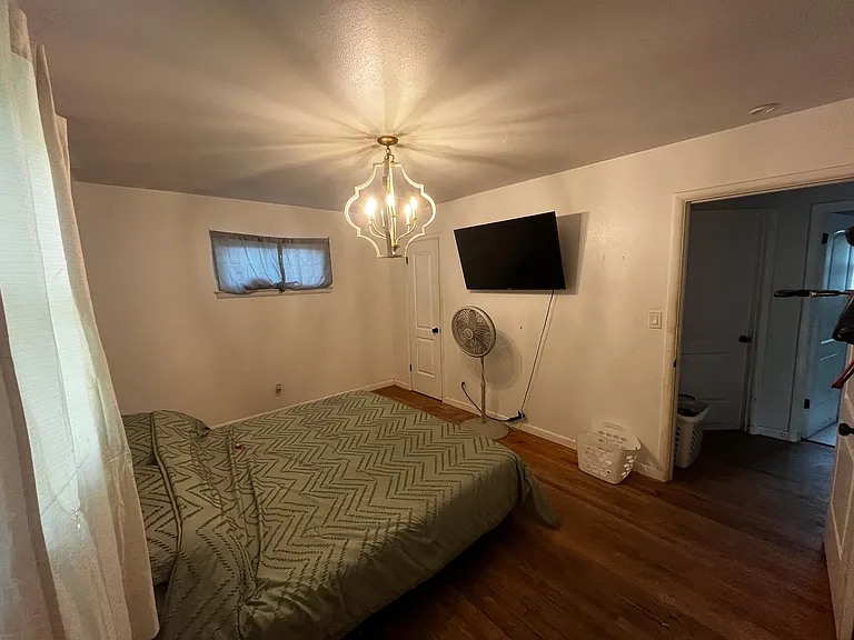 1405 August Dr — Photo 7