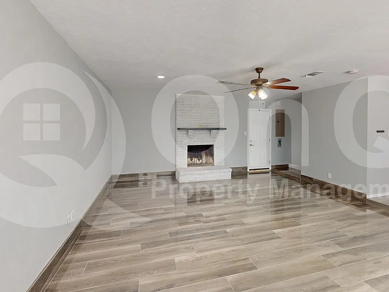 1505 Montclair St — Photo 6