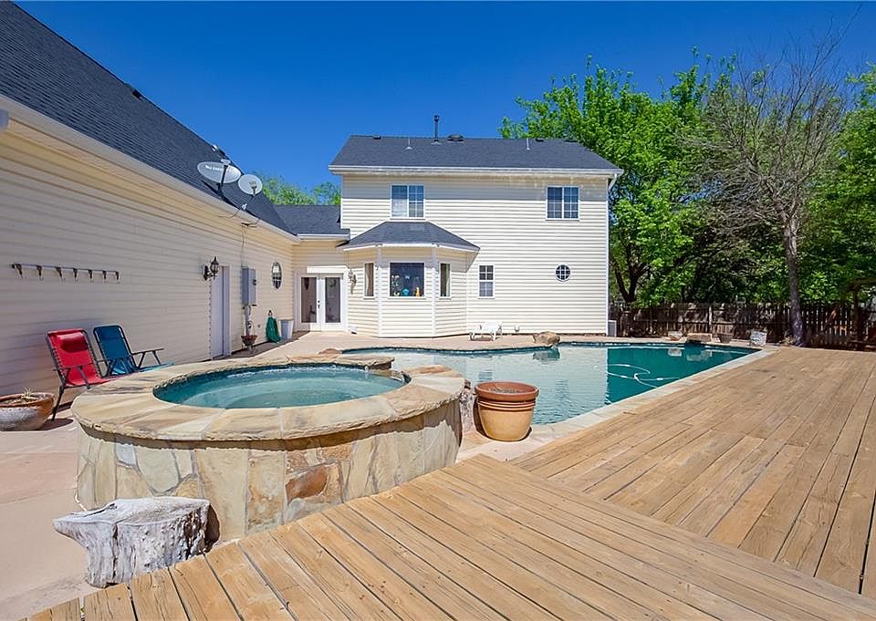 1st image of 200 Millbury Ct