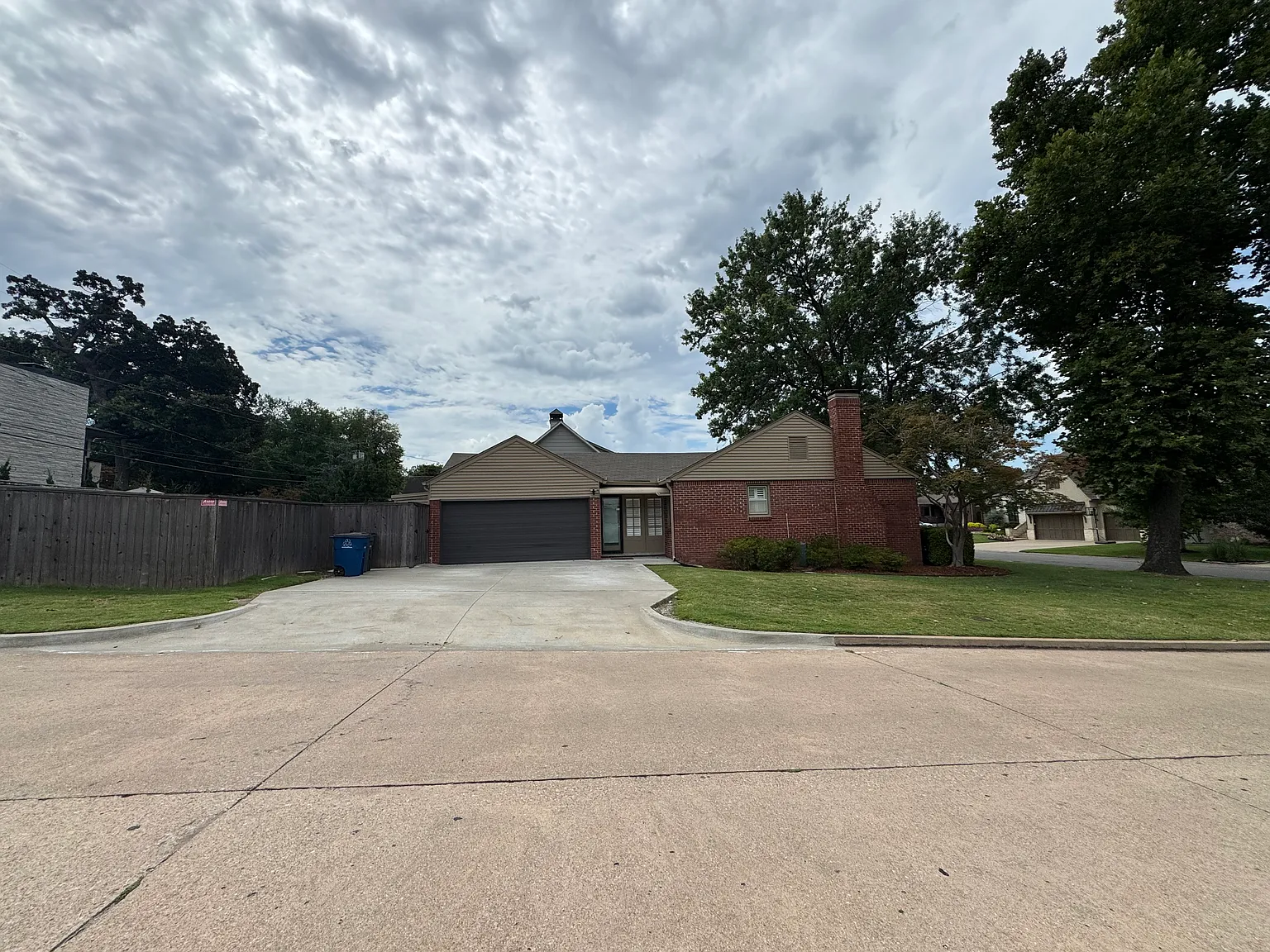 3 bed, 1.5 bath, 2011 sqft, $2,800 — Photo 2