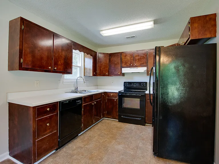 238 Barberry Ln — Photo 7