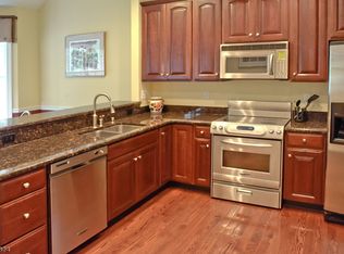 4 Ardsley Ct, Denville, NJ 07834