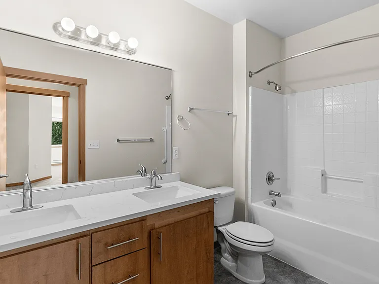 Bathrooms with double vanities and modern finishes. Bathrooms with double vanities and modern finishes.