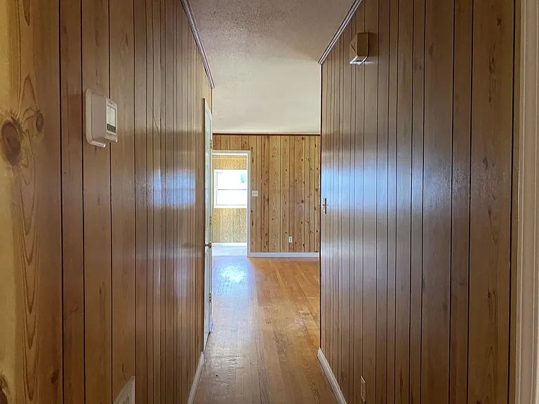 908 E Mountainview Rd — Photo 7