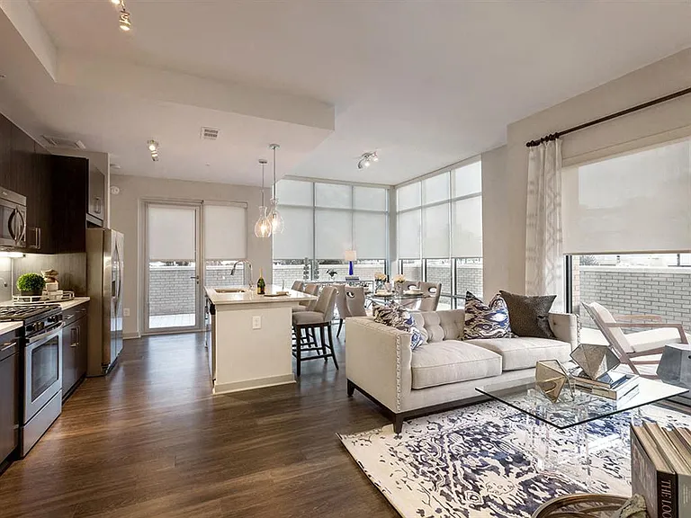 Venue Brookwood Apartments — Photo 6
