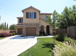 3066 Roche Ln, Clovis, CA 93619