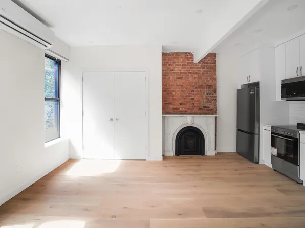 94 6th Avenue image 4 of 10