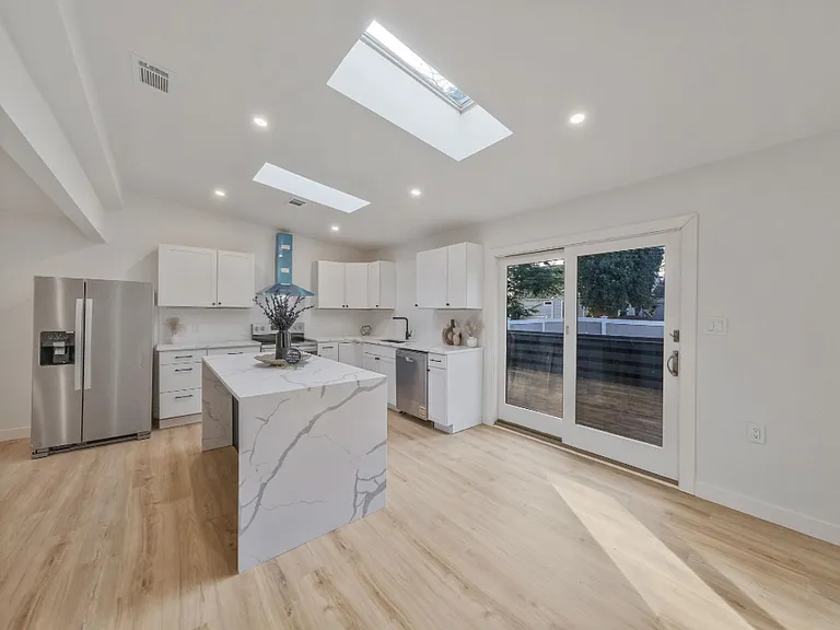 73 Midwood Ave — Photo 2