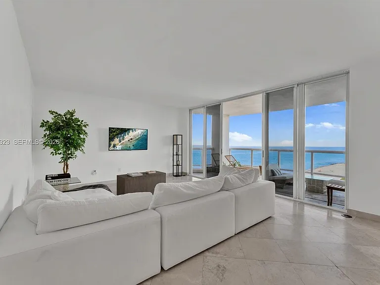 4201 Collins Ave #2301 — Photo 6