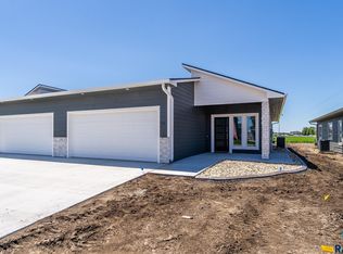 531 Oxford Ave, Harrisburg, SD 57032